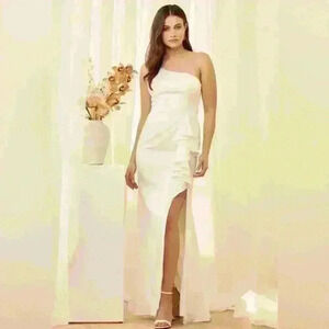 COPY - NWT Enchanted By Love White Ruffled One-Shoulder
Mermaid Maxi Dress Size…